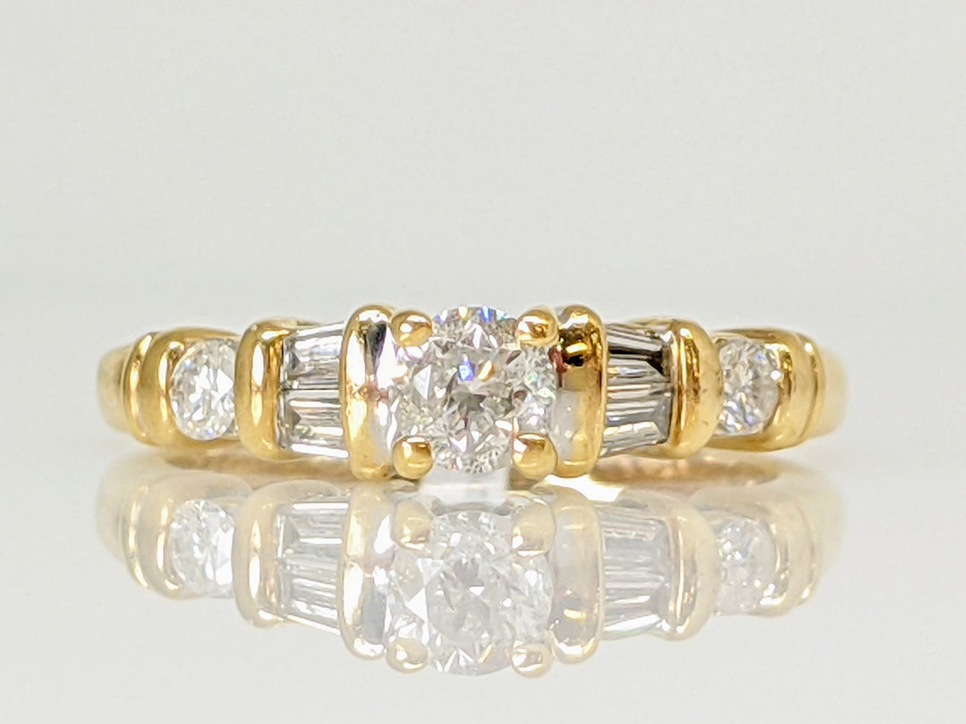 14K .50 CARAT TOTAL WEIGHT I1 G DIAMOND ROUND (3) BAGUETTE (4) ESTATE RING 2.6 GRAMS