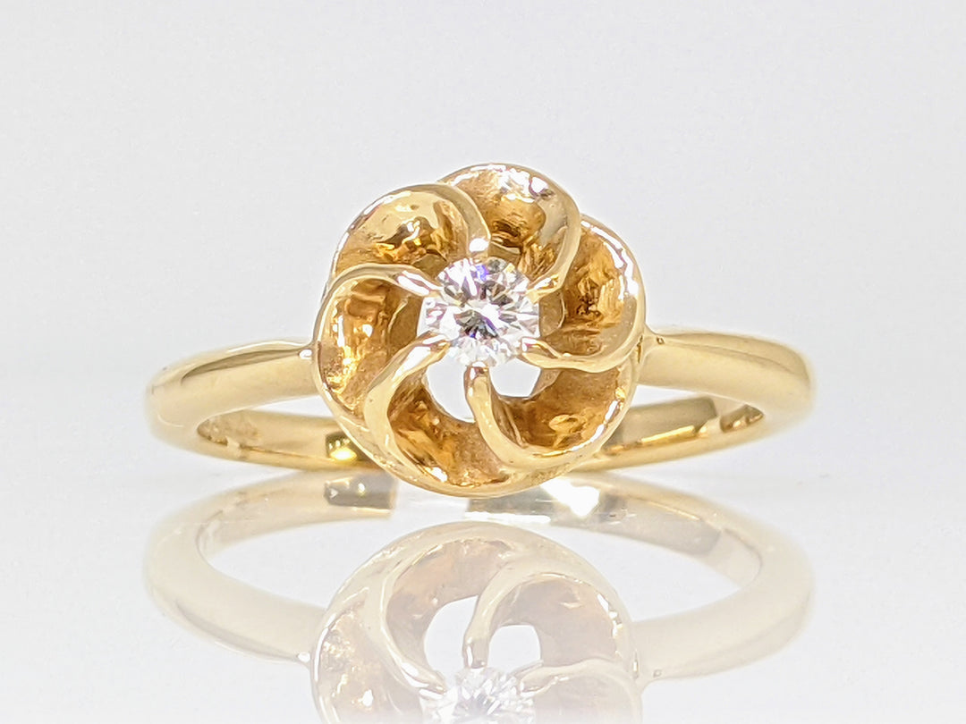 14K .10 CARAT TOTAL DIAMOND ROUND FLOWER ESTATE RING 3.6 GRAMS