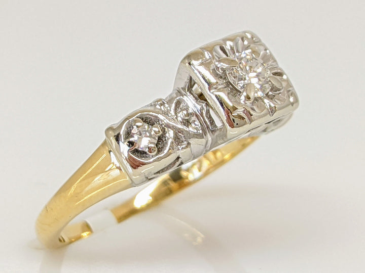 14K TWO-TONE .16 CARAT TOTAL WEIGHT VS2 G ROUND DIAMOND (3) ILLUSION BOXHEAD ESTATE RING
