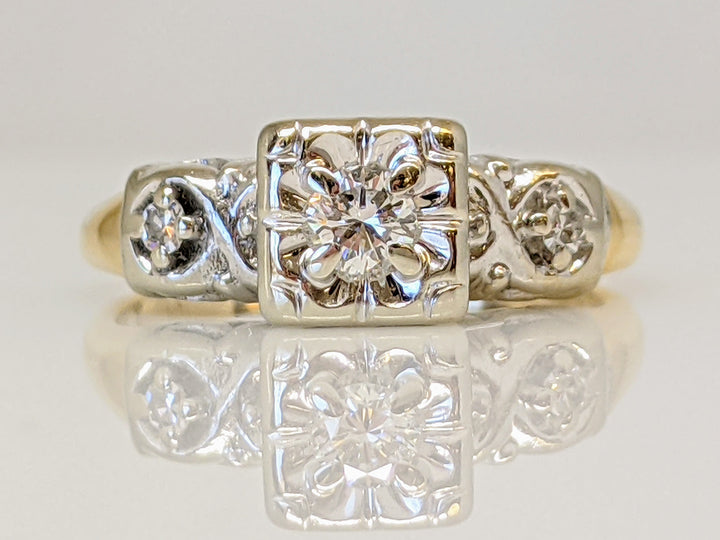 14K TWO-TONE .16 CARAT TOTAL WEIGHT VS2 G ROUND DIAMOND (3) ILLUSION BOXHEAD ESTATE RING