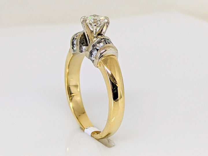 14K .64 CARAT TOTAL WEIGHT SI1 J DIAMOND ROUND (9) ESTATE RING 4.7 GRAMS