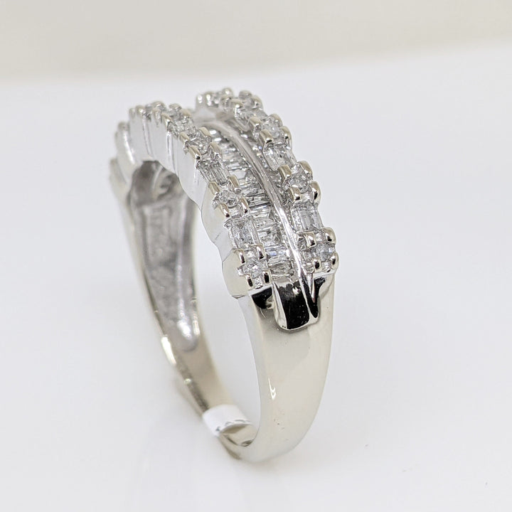 10K WHITE .52 CARAT TOTAL WEIGHT I1 I DIAMOND ROUND (14) BAGUETTE (38) ESTATE BAND 3.6 GRAMS