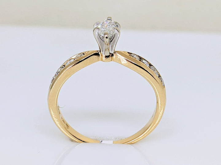 14K .41 CARAT TOTAL WEIGHT I1 G DIAMOND MARQUISE WITH (8) ROUND MELEE ESTATE RING 2.8 GRAMS