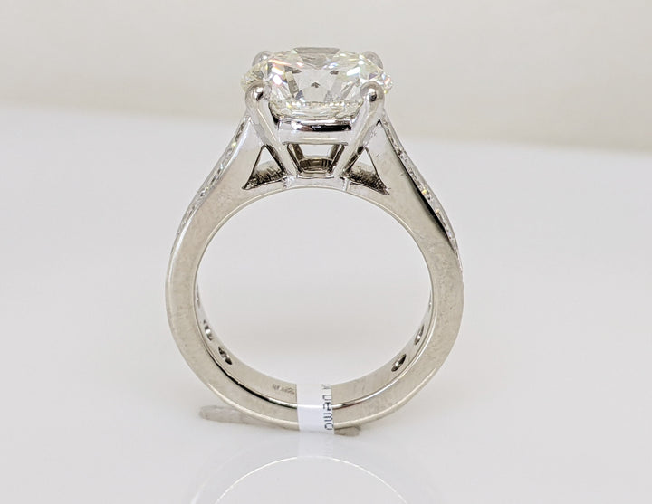 18K WHITE 3.44 CARAT TOTAL SI1 L DIAMOND ROUND WITH 1.32 CARAT TOTAL WEIGHT SI H (14) ESTATE RING 7.0 GRAMS