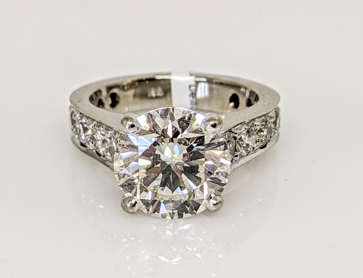 18K WHITE 3.44 CARAT TOTAL SI1 L DIAMOND ROUND WITH 1.32 CARAT TOTAL WEIGHT SI H (14) ESTATE RING 7.0 GRAMS