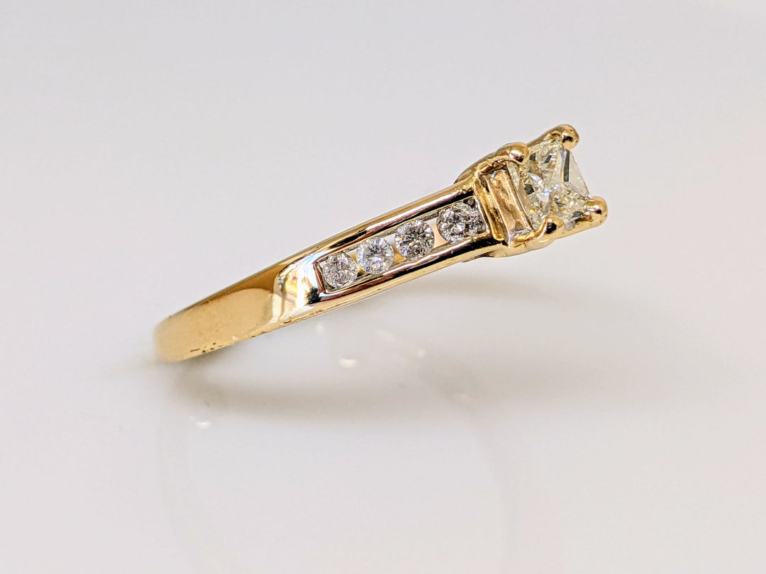 14K .41 CARAT TOTAL WEIGHT I1 J DIAMOND PRINCESS CUT (1) ROUND (8) ESTATE RING 3.0 GRAMS