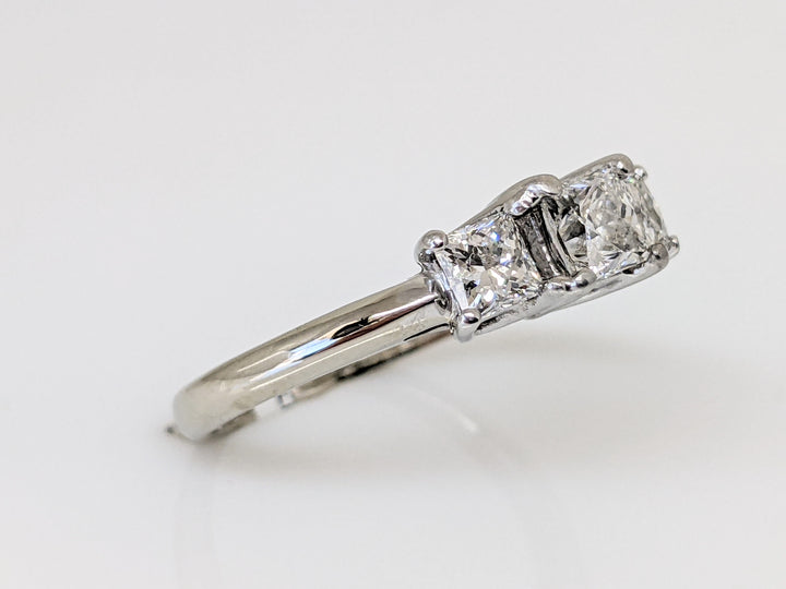 14k WHITE/ PLATINUM .97 CARAT TOTAL WEIGHT SI2 F DIAMOND PRINCESS CUT (3) TRINITY LEO ESTATE RING 3.8 GRAMS