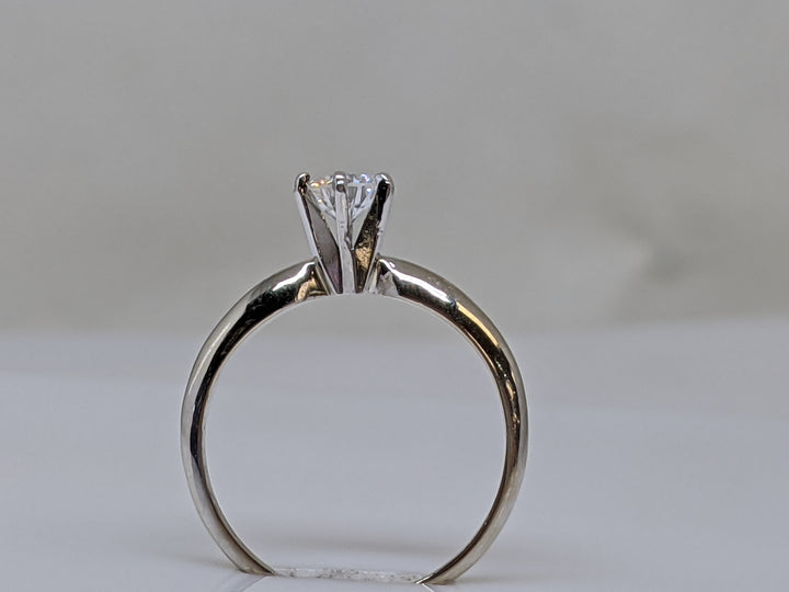 14K WHITE .38 CARAT TOTAL WEIGHT SI1 H DIAMOND ROUND ESTATE SOLITAIRE RING 2.1 GRAMS