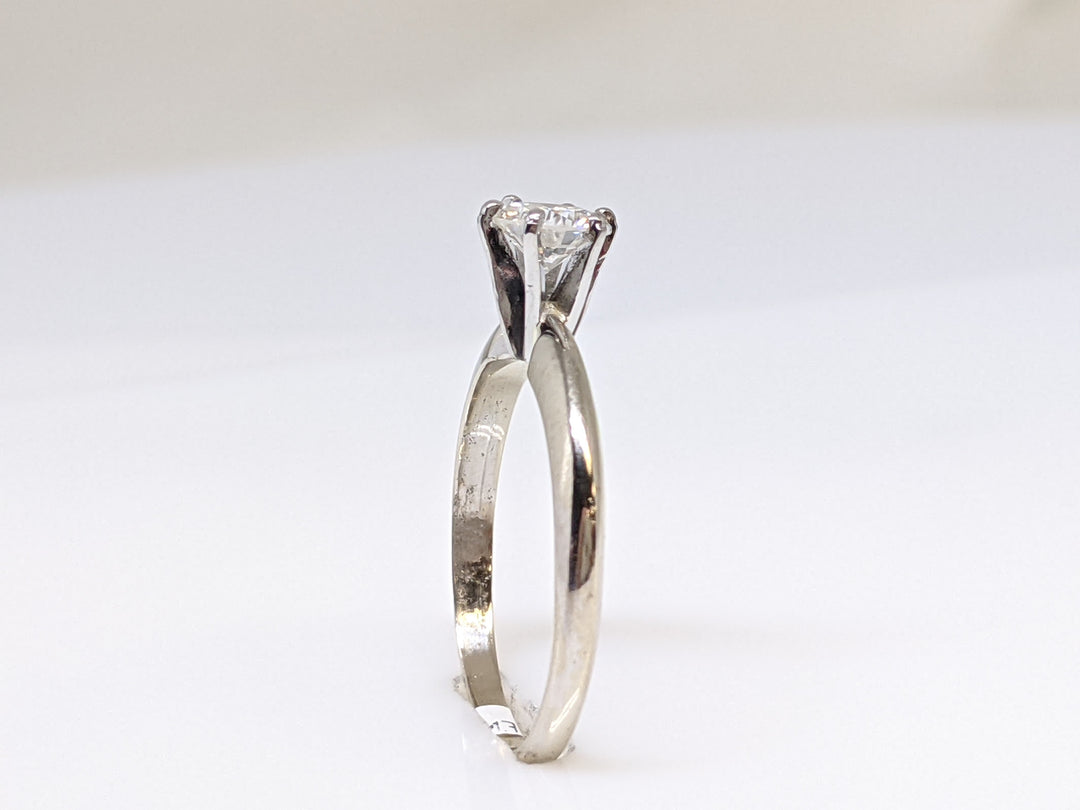14K WHITE .38 CARAT TOTAL WEIGHT SI1 H DIAMOND ROUND ESTATE SOLITAIRE RING 2.1 GRAMS