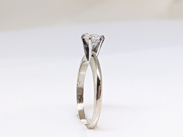 14K WHITE .38 CARAT TOTAL WEIGHT SI1 H DIAMOND ROUND ESTATE SOLITAIRE RING 2.1 GRAMS