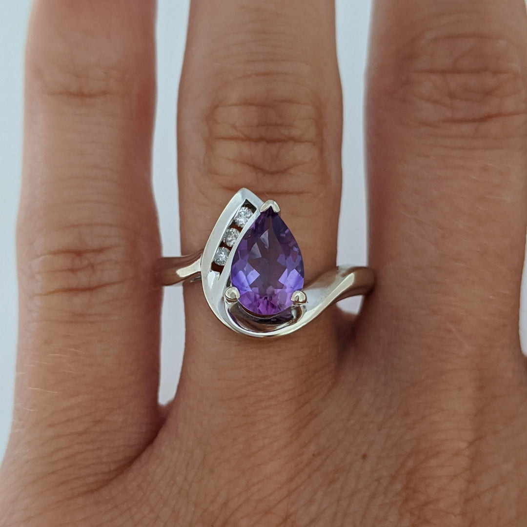 10K WHITE AMETHYST PEAR 6X9 WITH (3) MELEE ESTATE RING 3.1 GRAMS