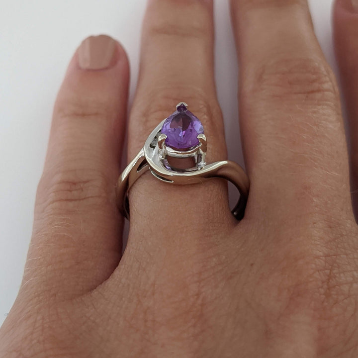 10K WHITE AMETHYST PEAR 6X9 WITH (3) MELEE ESTATE RING 3.1 GRAMS