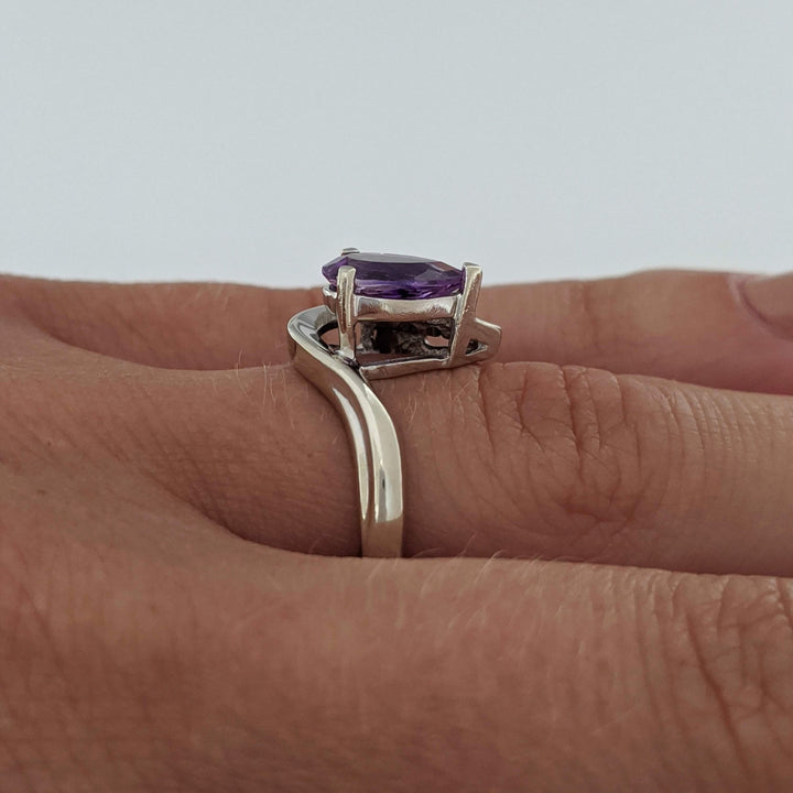10K WHITE AMETHYST PEAR 6X9 WITH (3) MELEE ESTATE RING 3.1 GRAMS