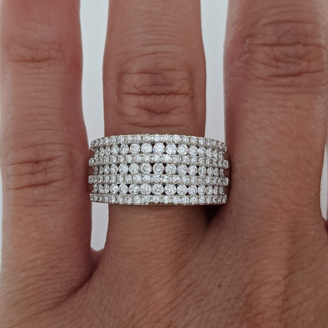 10K WHITE 1.06 CARAT TOTAL WEIGHT I1 H DIAMOND ROUND (121) 7-ROW ESTATE BAND 5.4 GRAMS