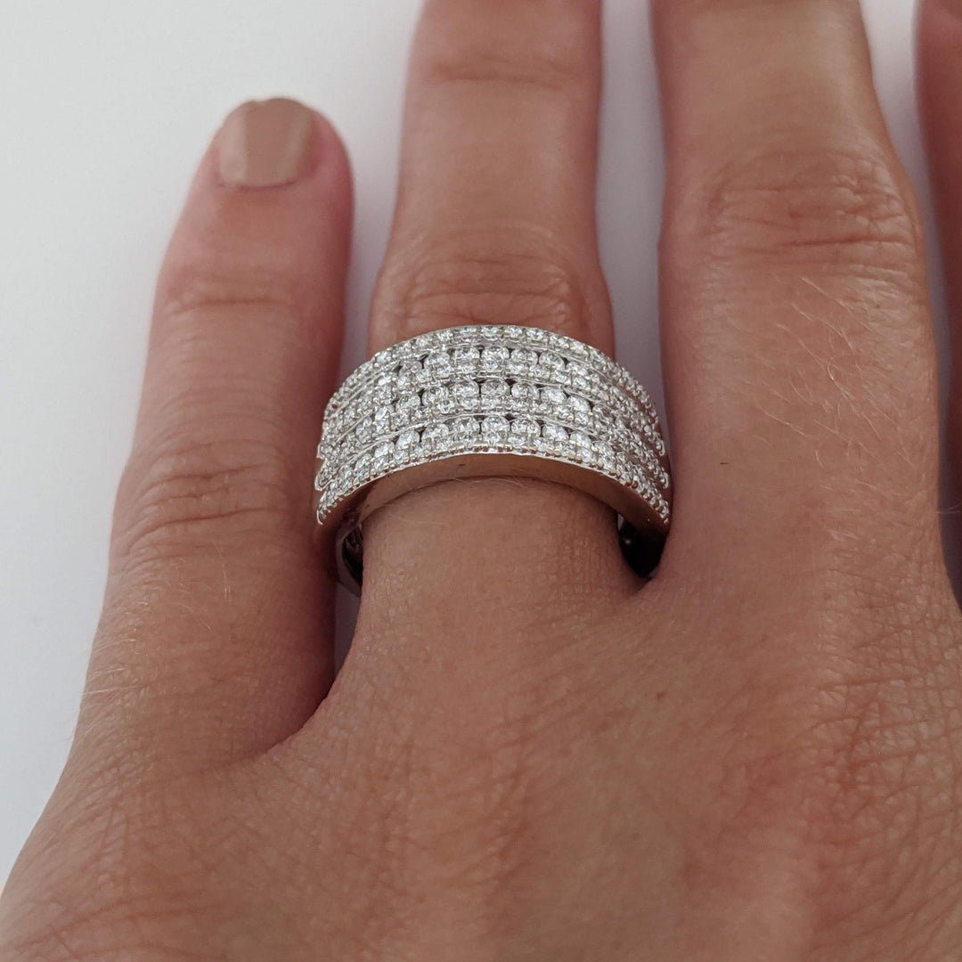 10K WHITE 1.06 CARAT TOTAL WEIGHT I1 H DIAMOND ROUND (121) 7-ROW ESTATE BAND 5.4 GRAMS