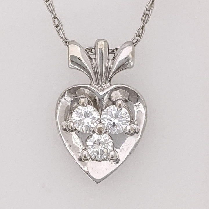 14K WHITE .20 CARAT TOTAL WEIGHT SI1 H DIAMOND ROUND (3) ESTATE HEART PENDANT & CHAIN 2.0 GRAMS