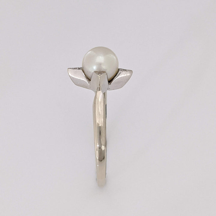 14K WHITE PEARL ROUND 7MM WITH (4) MELEE ESTATE RING 2.5 GRAMS