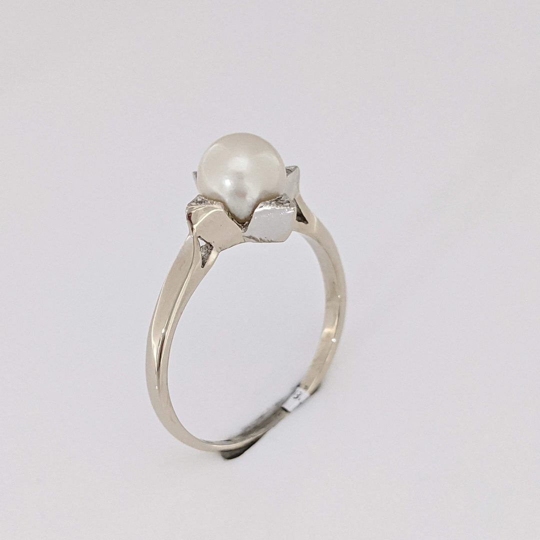 14K WHITE PEARL ROUND 7MM WITH (4) MELEE ESTATE RING 2.5 GRAMS