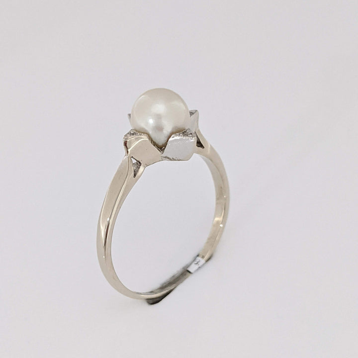 14K WHITE PEARL ROUND 7MM WITH (4) MELEE ESTATE RING 2.5 GRAMS