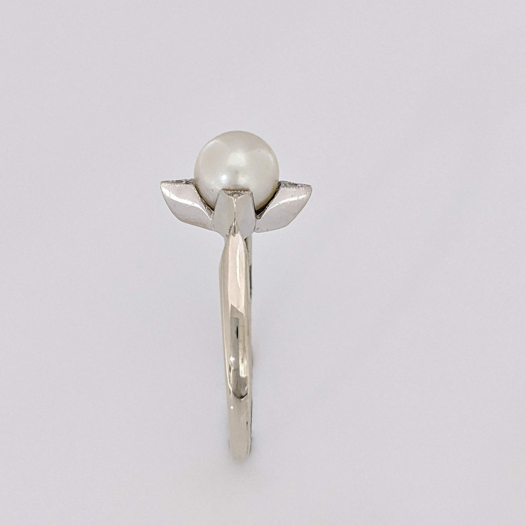 14K WHITE PEARL ROUND 7MM WITH (4) MELEE ESTATE RING 2.5 GRAMS