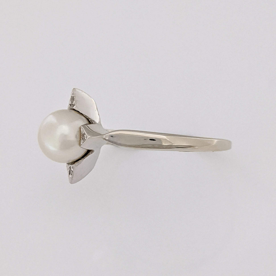 14K WHITE PEARL ROUND 7MM WITH (4) MELEE ESTATE RING 2.5 GRAMS