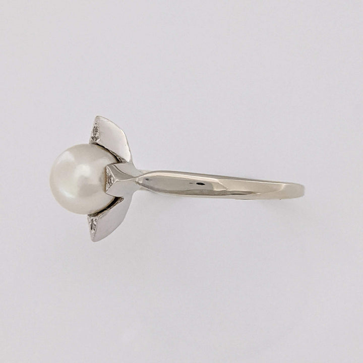 14K WHITE PEARL ROUND 7MM WITH (4) MELEE ESTATE RING 2.5 GRAMS