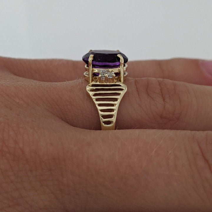 14K AMETHYST OVAL 8X10 WITH (4) MELEE OPEN LINE ESTATE RING 3.1 GRAMS