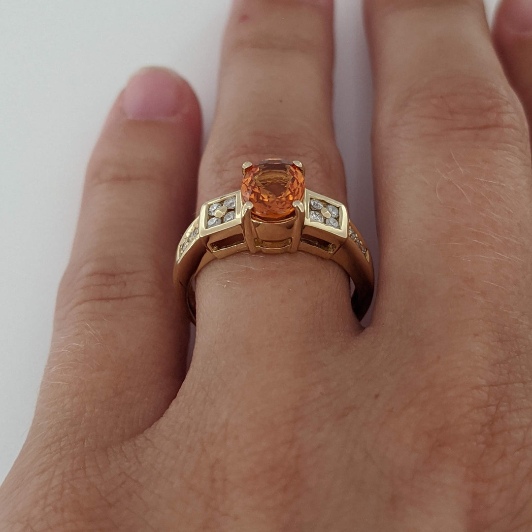 14K CITRINE OVAL 6X8 WITH .13 DIAMOND TOTAL WEIGHT (14) ROUND ESTATE RING 3.9 GRAMS