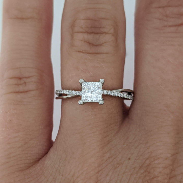PLATINUM .68 CARAT TOTAL WEIGHT DIAMOND PRINCESS CUT (1) ROUND (36) ESTATE TWIST RING 3.1 GRAMS