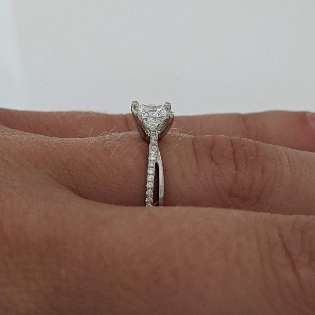 PLATINUM .68 CARAT TOTAL WEIGHT DIAMOND PRINCESS CUT (1) ROUND (36) ESTATE TWIST RING 3.1 GRAMS