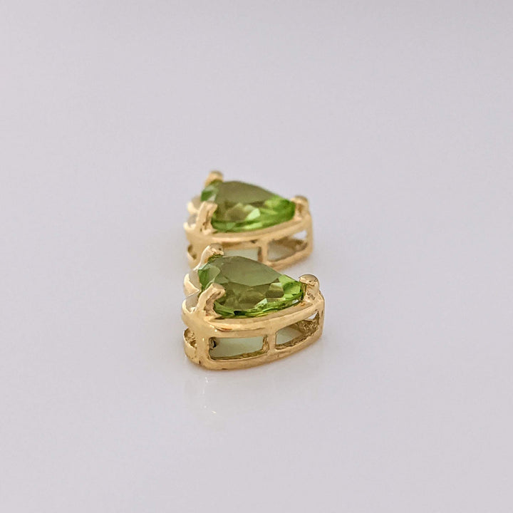 14K PERIDOT HEAERT 6MM WITH GOLD TRIM ESTATE STUD EARRINGS 1.5 GRAMS