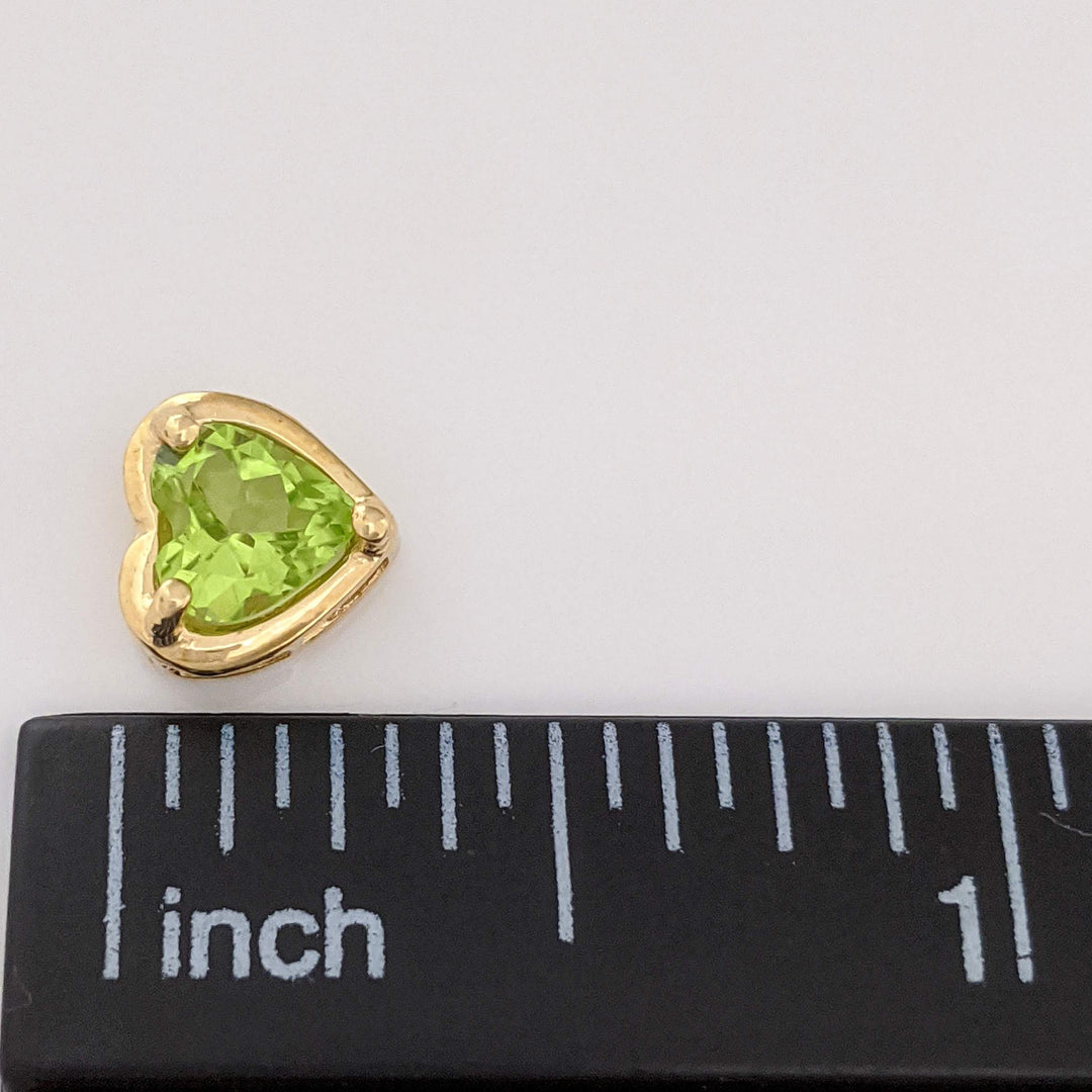 14K PERIDOT HEAERT 6MM WITH GOLD TRIM ESTATE STUD EARRINGS 1.5 GRAMS