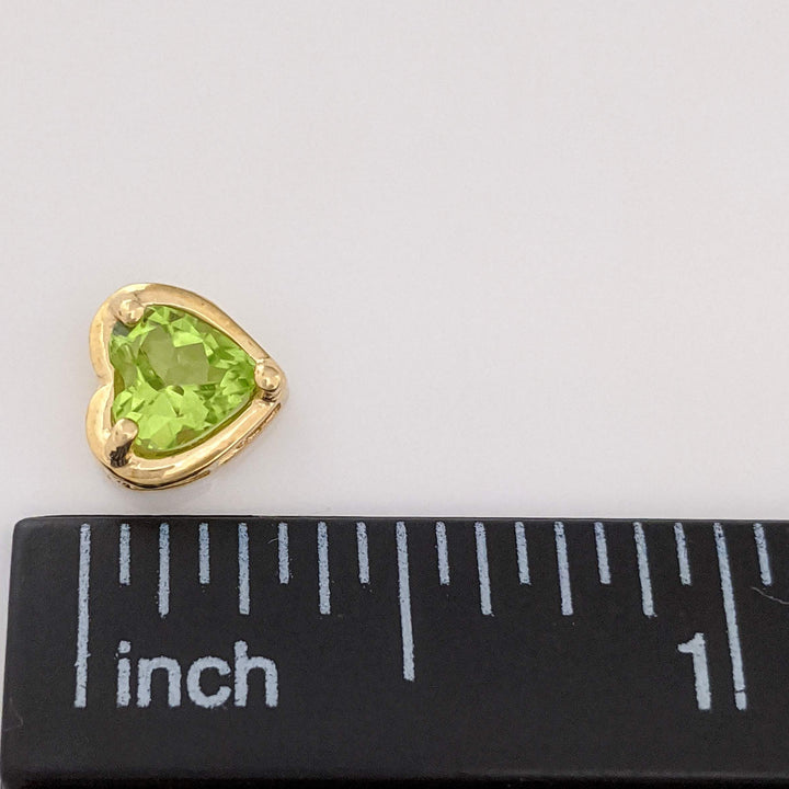 14K PERIDOT HEAERT 6MM WITH GOLD TRIM ESTATE STUD EARRINGS 1.5 GRAMS