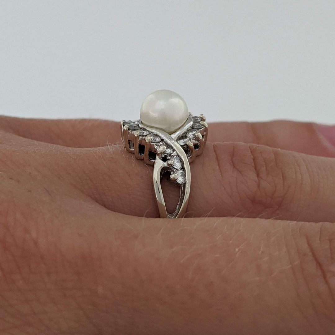 14K WHITE PEARL ROUND 6.5MM WITH .36 DIAMOND TOTAL WEIGHT ESTATE RING 4.4 GRAMS