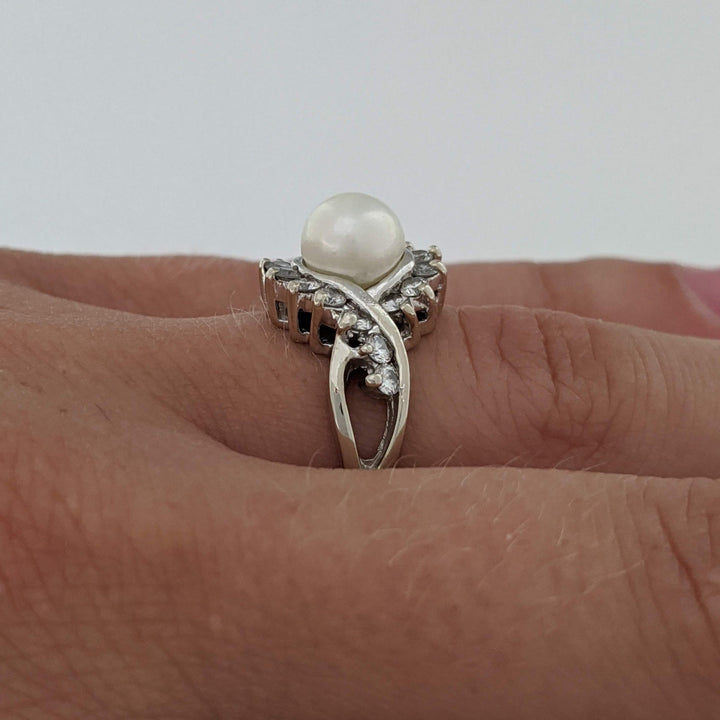 14K WHITE PEARL ROUND 6.5MM WITH .36 DIAMOND TOTAL WEIGHT ESTATE RING 4.4 GRAMS