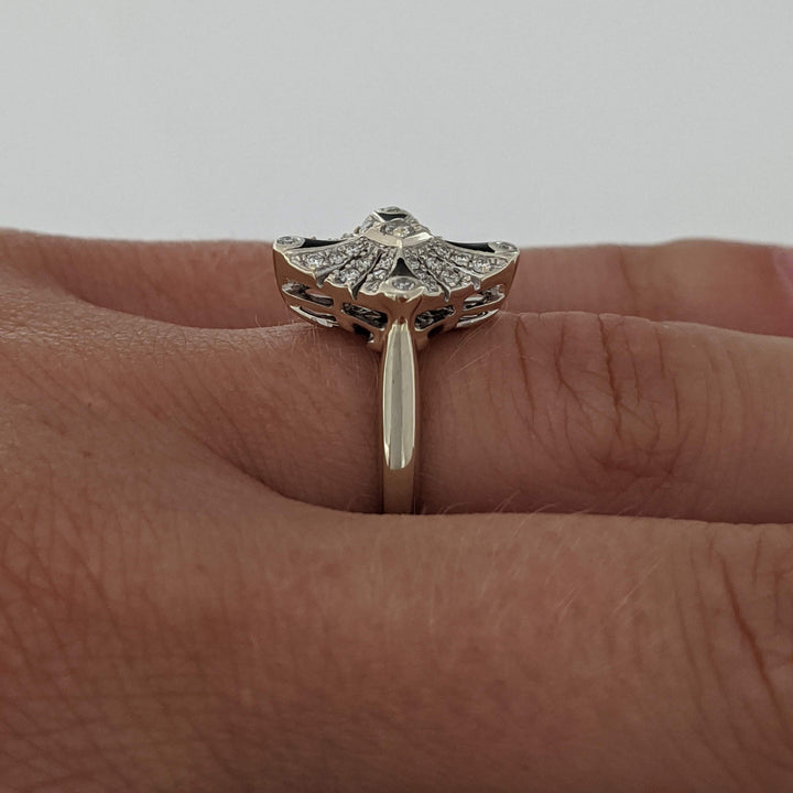 14K WHITE .42 CARAT TOTAL WEIGHT I1 I DIAMOND ROUND (37) SQUARE TOP ESTATE RING 4.2 GRAMS