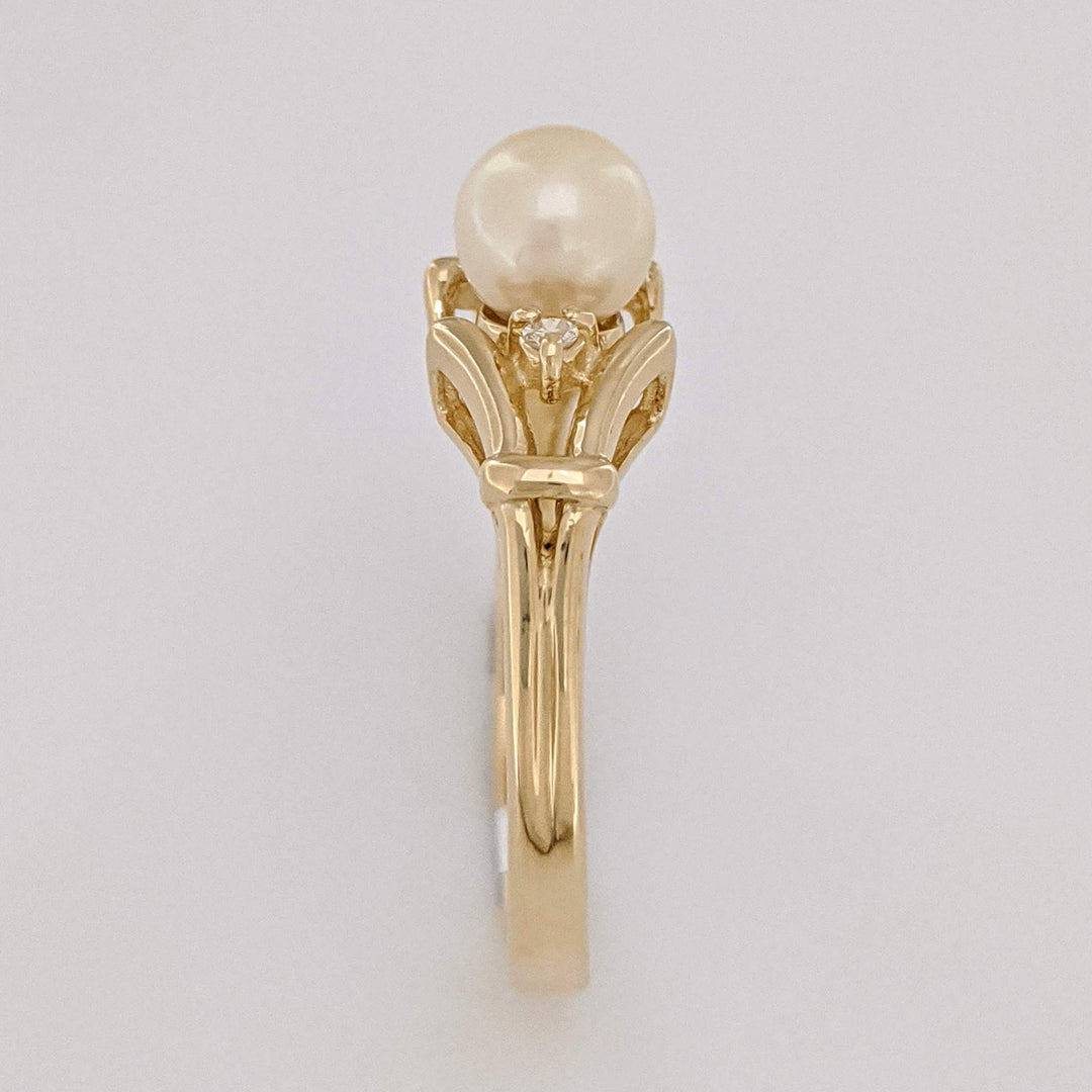 14K PEARL ROUND 5.5MM WITH (2) MELEE ESTATE RING 2.5 GRAMS