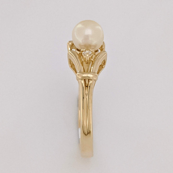 14K PEARL ROUND 5.5MM WITH (2) MELEE ESTATE RING 2.5 GRAMS