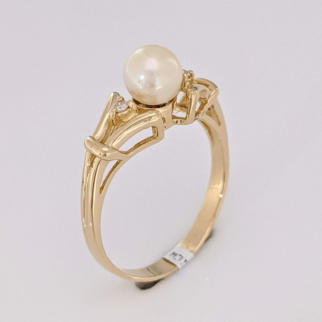 14K PEARL ROUND 5.5MM WITH (2) MELEE ESTATE RING 2.5 GRAMS