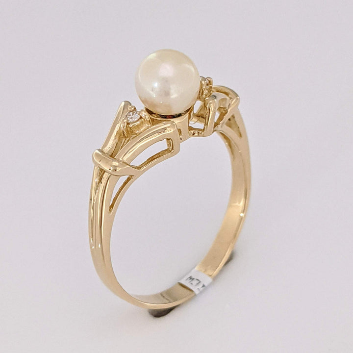 14K PEARL ROUND 5.5MM WITH (2) MELEE ESTATE RING 2.5 GRAMS