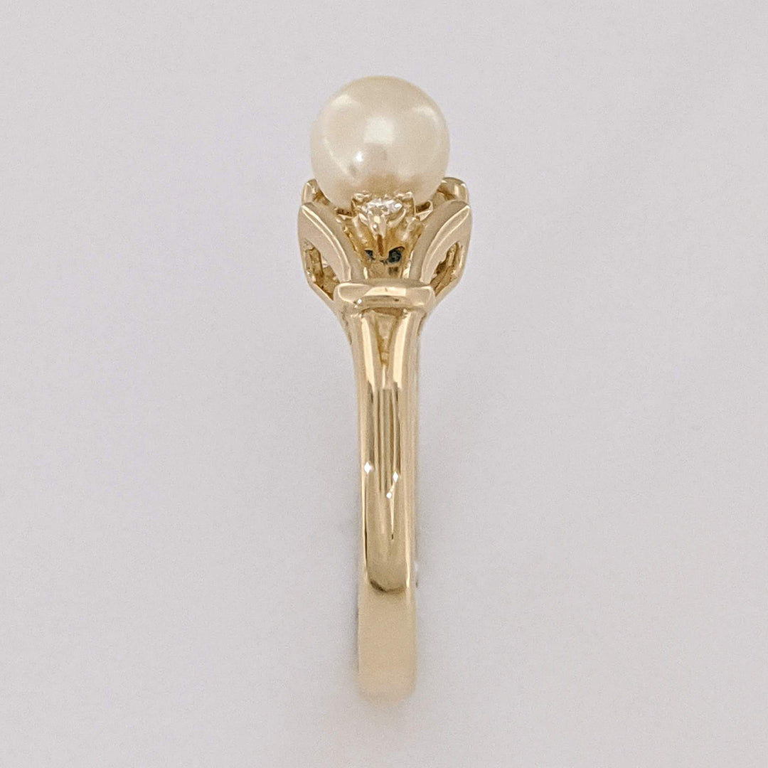 14K PEARL ROUND 5.5MM WITH (2) MELEE ESTATE RING 2.5 GRAMS