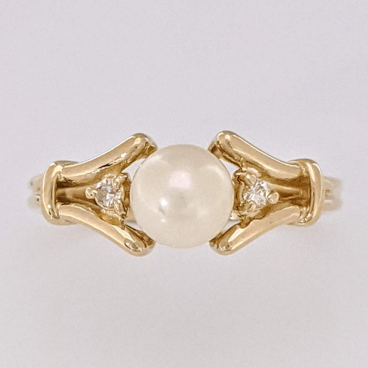 14K PEARL ROUND 5.5MM WITH (2) MELEE ESTATE RING 2.5 GRAMS