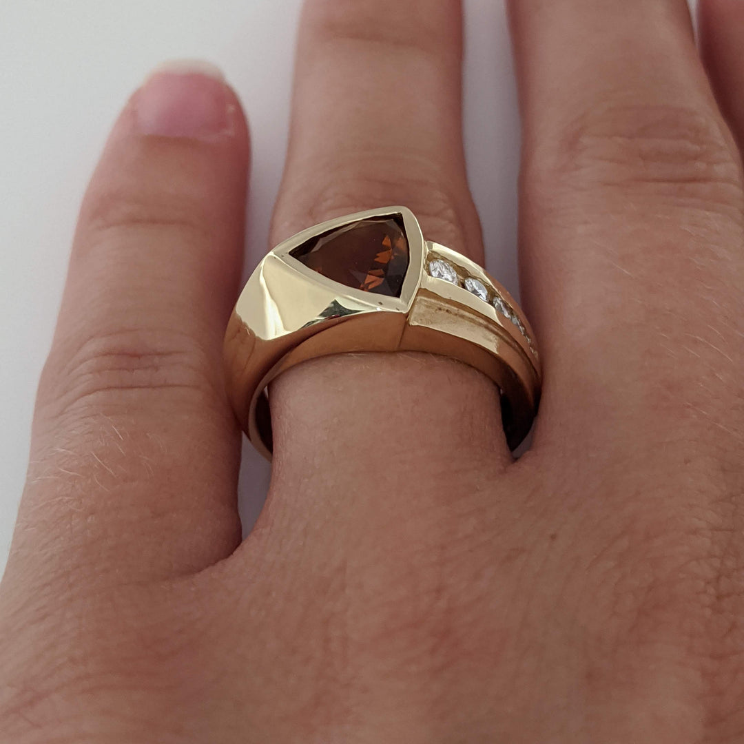 14K CITRINE TRILLION CUT 8MM BEZEL WITH (5) MELEE ESTATE RING 6.6 GRAMS