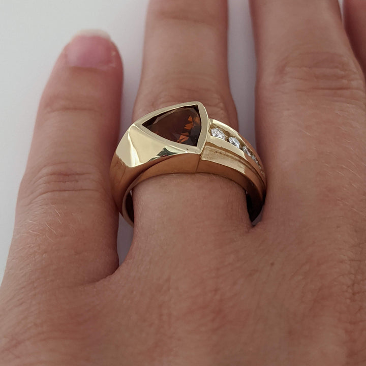 14K CITRINE TRILLION CUT 8MM BEZEL WITH (5) MELEE ESTATE RING 6.6 GRAMS