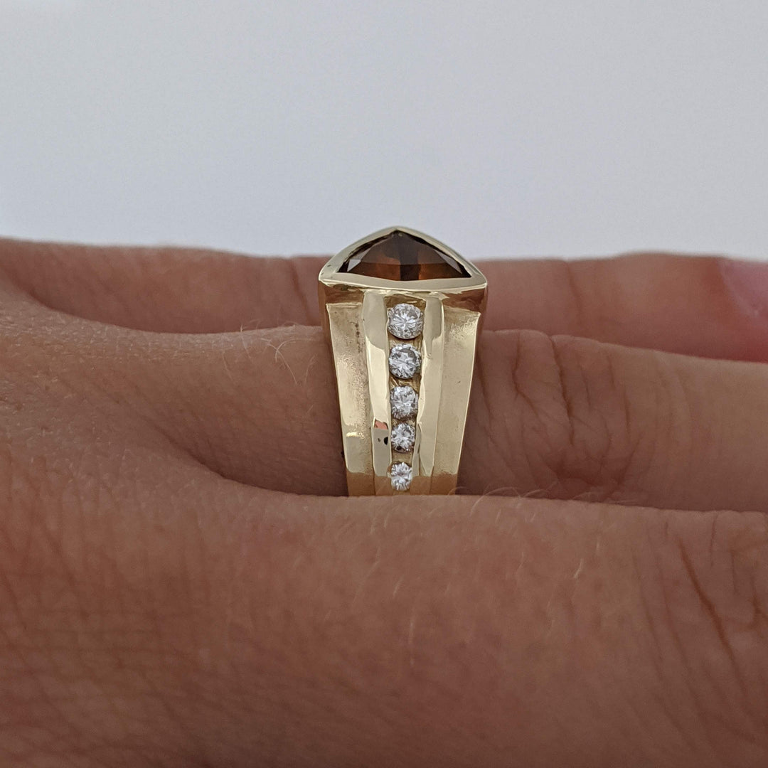 14K CITRINE TRILLION CUT 8MM BEZEL WITH (5) MELEE ESTATE RING 6.6 GRAMS