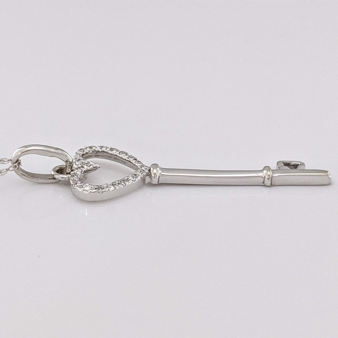14K WHITE DIAMOND ROUND MELEE HEART KEY ESTATE PENDANT & CHAIN 1.9 GRAMS