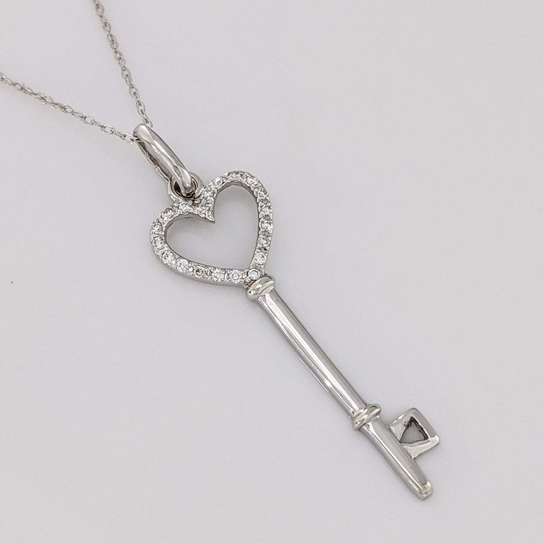14K WHITE DIAMOND ROUND MELEE HEART KEY ESTATE PENDANT & CHAIN 1.9 GRAMS