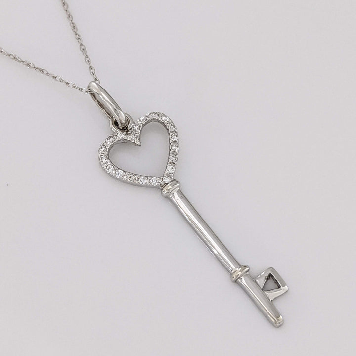14K WHITE DIAMOND ROUND MELEE HEART KEY ESTATE PENDANT & CHAIN 1.9 GRAMS