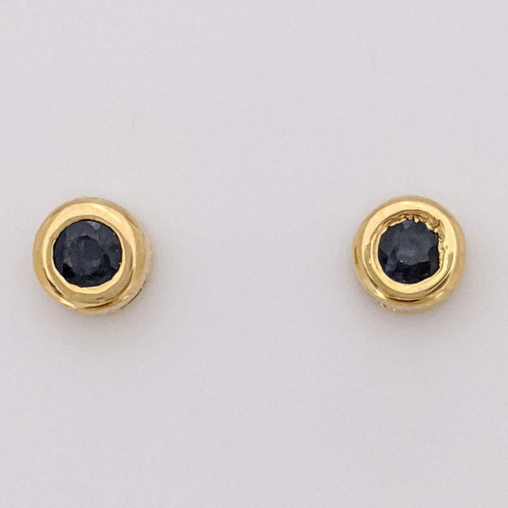 18K SAPPHIRE ROUND 2.0MM BEZEL ESTATE STUD EARRINGS 0.8 GRAMS