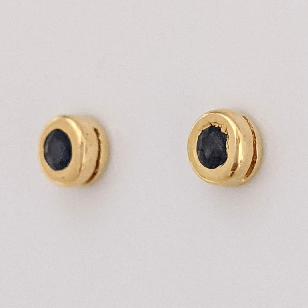 18K SAPPHIRE ROUND 2.0MM BEZEL ESTATE STUD EARRINGS 0.8 GRAMS